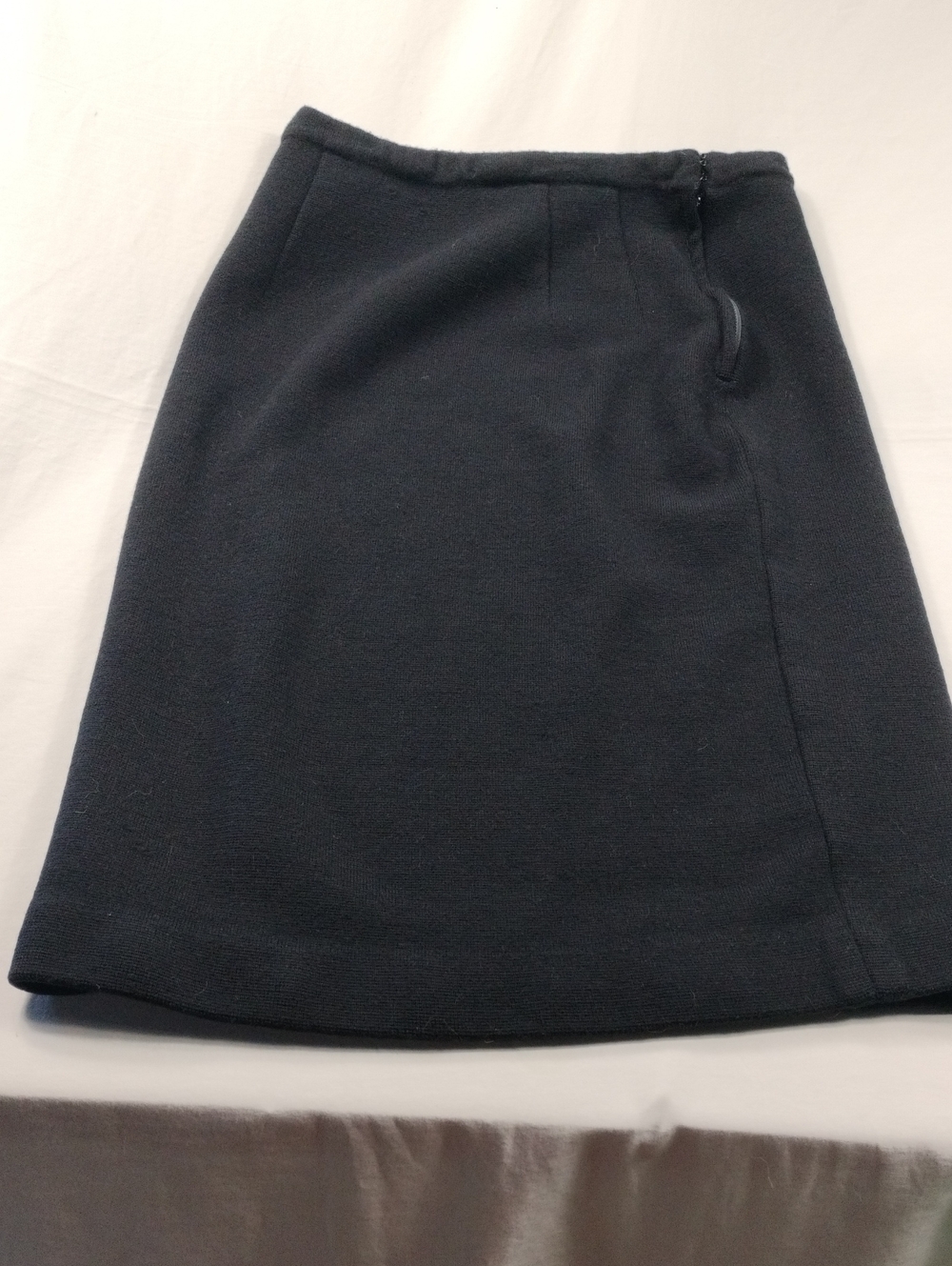 100% Zephyr Wool Black A-Line Skirt Size Small